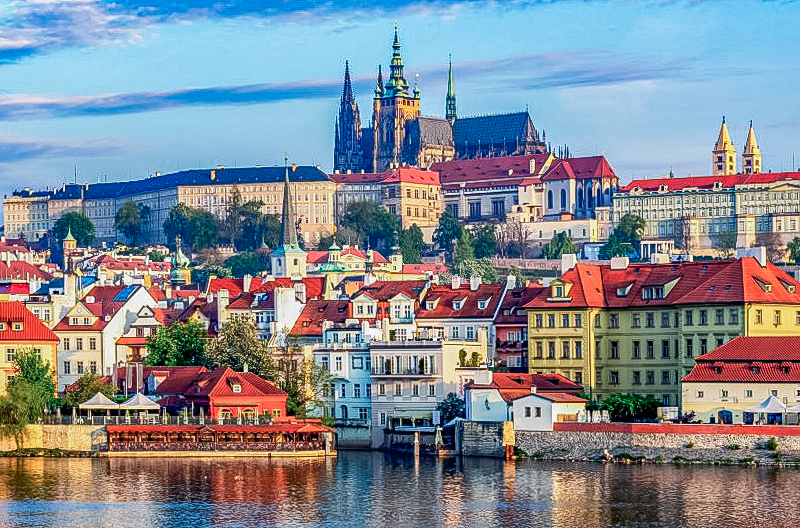 Château de Prague depuis la rivière Vltava
