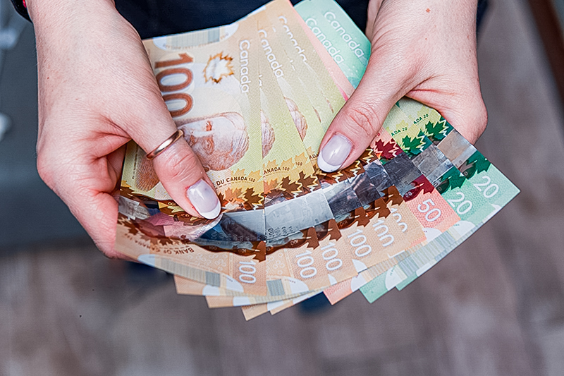 dollars canadiens